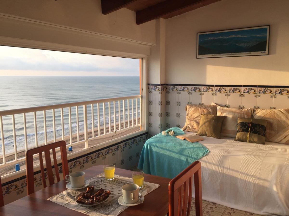 Beachfront And Bright Apartment Mareny Barraquetas Esterno foto